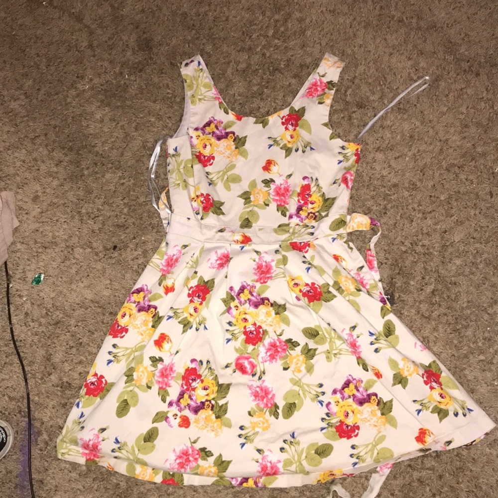 A flowery dress to get into summer with